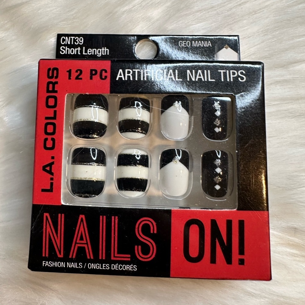🩷5/$10🩷 L.A. Colors Black and White Nail Set